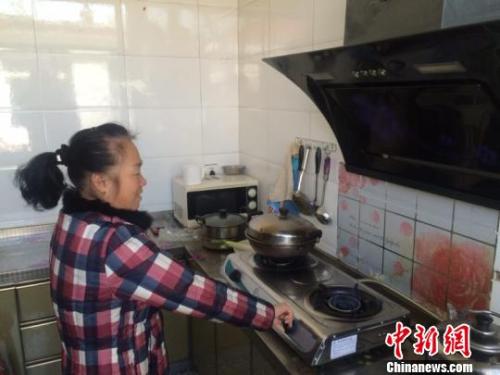 圖為居民用燃?xì)庠钭鲲垺！±钔ヒ?攝