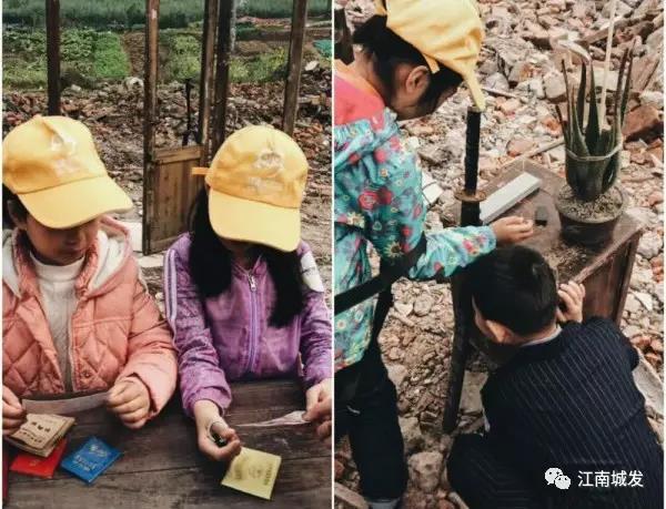 △ 學(xué)生仔細(xì)端詳已經(jīng)不再使用的各種紙質(zhì)老證件 △ 觀展學(xué)生對(duì)播放的聲音場(chǎng)特別好奇，蹲下認(rèn)真?zhèn)榷鷥A聽